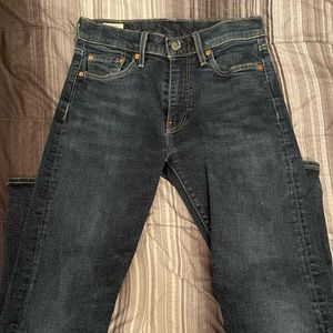 Dark denim Levi 502 jeans